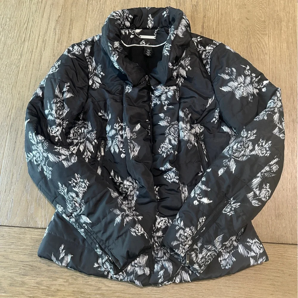 White House Black Market Black White Floral Quilted Puffer Jacket XS - Picture 9 of 11